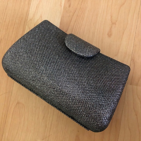Cruise Club NWT Silver Metallic clutch - Picture 2 of 4